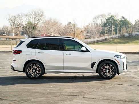 Used 2024 BMW X5 xDrive40i w/ M Sport Package image 4