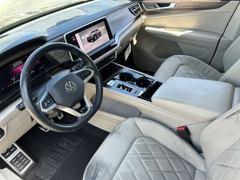 Used 2024 Volkswagen Atlas SEL Premium R-Line AWD/4WD image 17