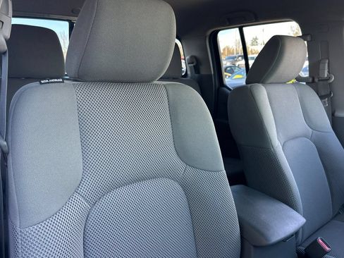 Used 2018 Nissan Frontier SV AWD/4WD image 16