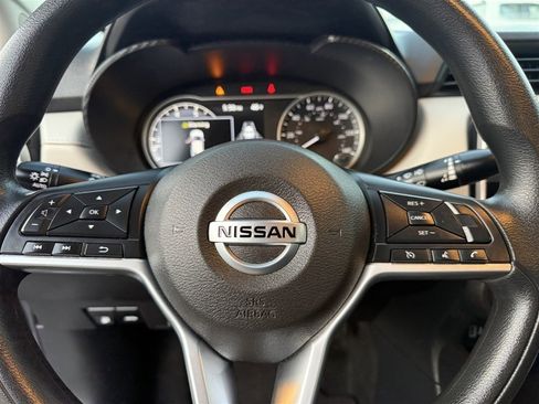 Used 2021 Nissan Versa SV image 16