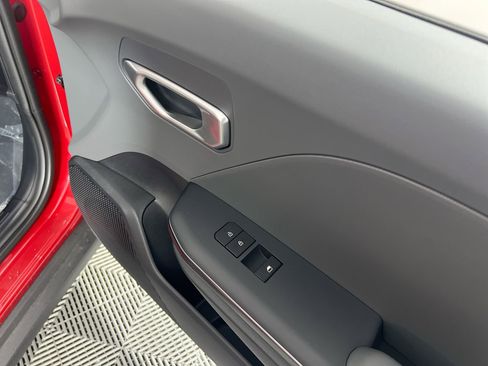 New 2025 Kia K4 LXS image 31