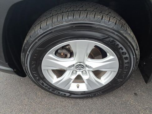 Used 2019 Toyota RAV4 XLE image 10