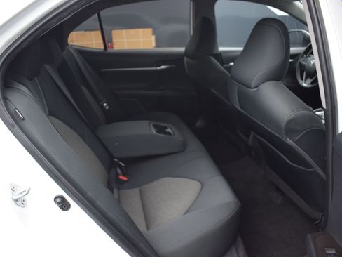 Used 2022 Toyota Camry LE image 11
