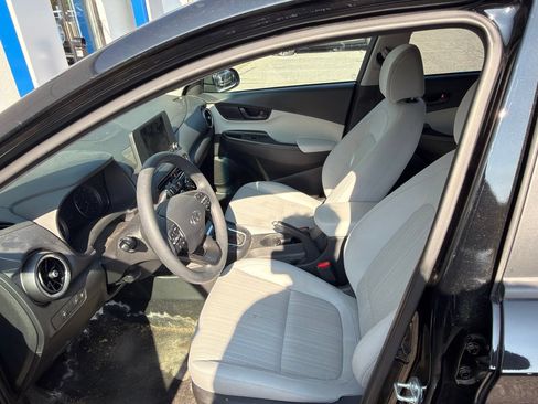 Used 2023 Hyundai Kona SEL AWD/4WD image 2
