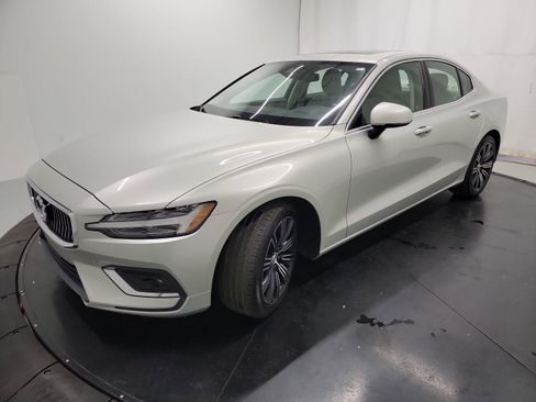 Used 2019 Volvo S60 T5 Inscription image 3