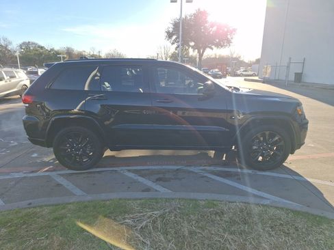 Used 2020 Jeep Grand Cherokee Altitude image 7