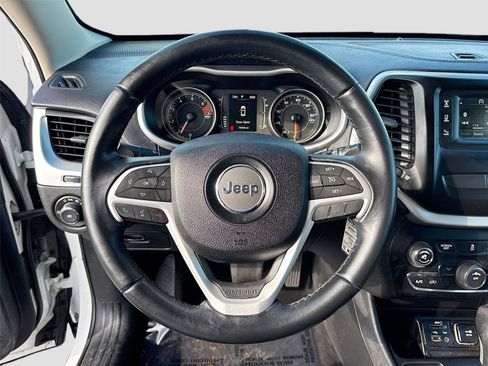 Used 2017 Jeep Cherokee Latitude image 12