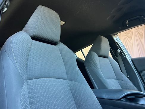 Used 2018 Toyota C-HR XLE FWD image 18
