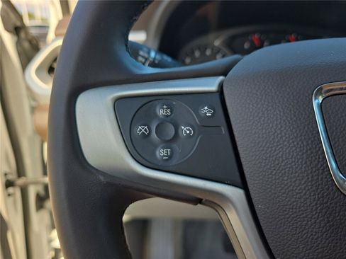 Used 2023 GMC Acadia SLT image 26