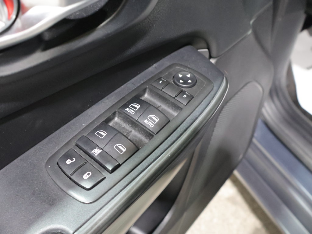Used 2016 Jeep Cherokee Trailhawk w/ Cold Weather Group AWD/4WD image 14