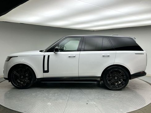 Used 2023 Land Rover Range Rover SE image 2