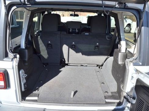 Used 2022 Jeep Wrangler Unlimited Sport image 37