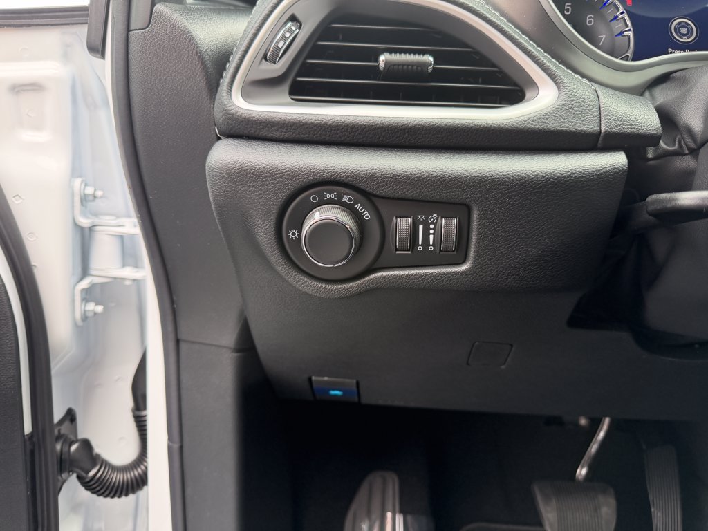 New 2027 Chrysler Pacifica Select AWD/4WD image 17