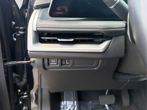 Used 2024 Cadillac XT4 Premium Luxury FWD image 15