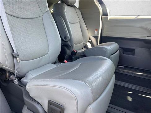 Used 2022 Toyota Sienna Limited AWD/4WD image 14