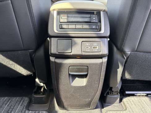 Used 2023 Subaru Ascent Limited w/ Technology Package image 33