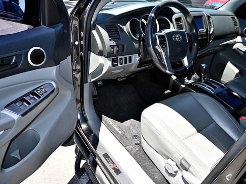 Used 2014 Toyota Tacoma PreRunner w/ SR5 Package RWD image 16