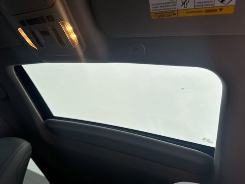 Used 2025 Toyota Highlander Limited image 18