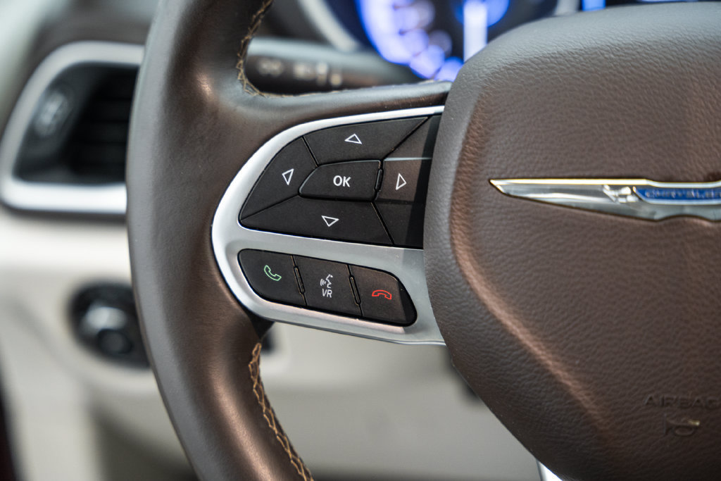 Used 2017 Chrysler Pacifica Touring-L FWD image 28