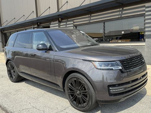 Used 2023 Land Rover Range Rover Long Wheelbase SE AWD/4WD image 3