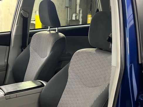 Used 2017 Toyota Prius V Three image 4