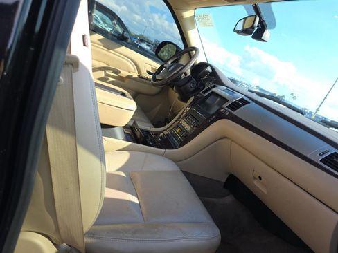Used 2012 Cadillac Escalade Luxury image 10