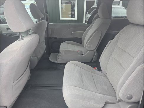 Used 2020 Toyota Sienna LE FWD image 31