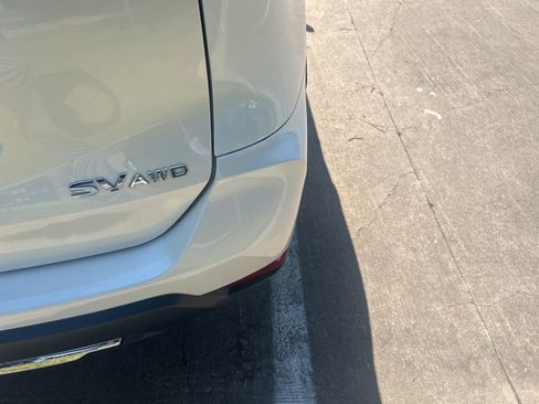 Used 2018 Nissan Rogue SV AWD/4WD image 4