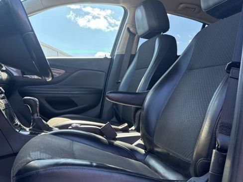 Used 2021 Buick Encore Preferred image 19