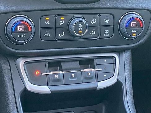 Used 2023 GMC Terrain SLT w/ Infotainment Package II FWD image 11