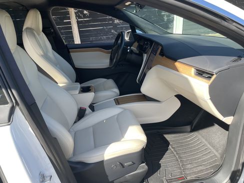 Used 2020 Tesla Model X Long Range AWD/4WD image 5