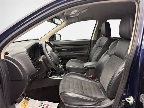 Used 2020 Mitsubishi Outlander SE image 12