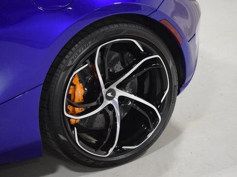 Used 2024 McLaren 750S Spider RWD image 8