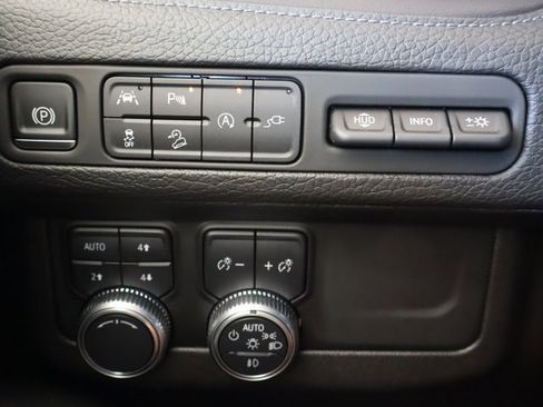 Used 2021 GMC Yukon Denali w/ Denali Premium Package image 30