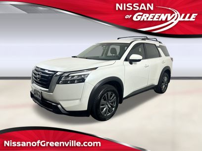 Used 2024 Nissan Pathfinder SV