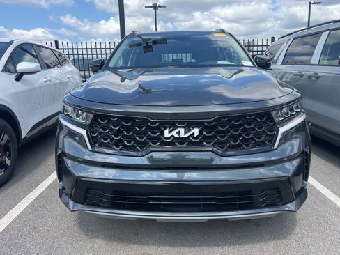 Used 2023 Kia Sorento S w/ Panoramic Sunroof Package image 2