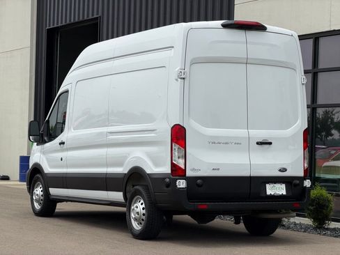 Used 2025 Ford Transit 250 148 High Roof AWD image 3