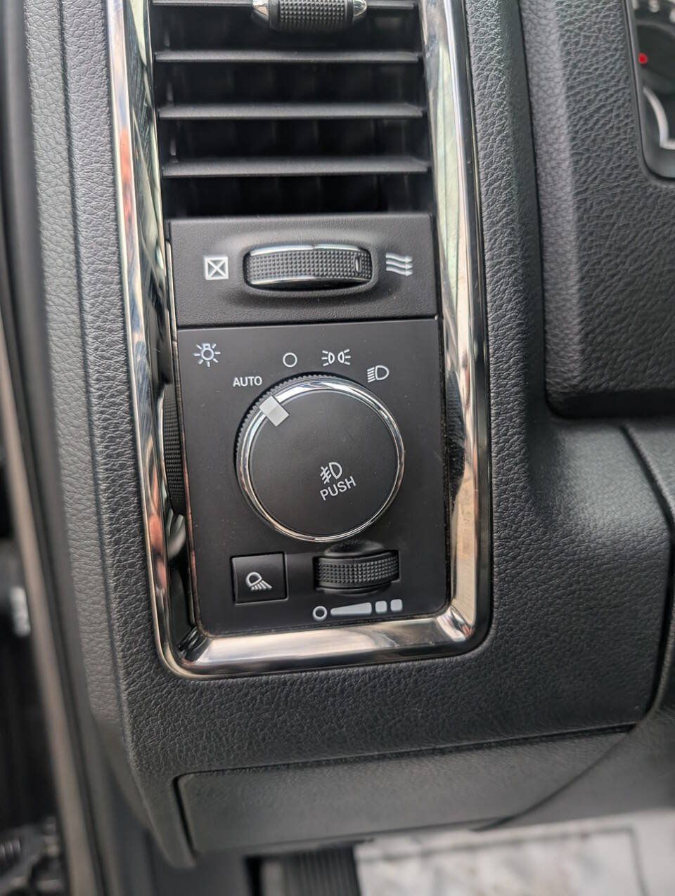 Used 2016 RAM 1500 Sport AWD/4WD image 18