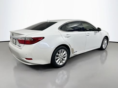 Used 2013 Lexus ES 300h w/ Luxury Pkg FWD image 4