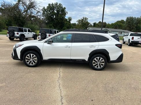 Used 2025 Subaru Outback Premium AWD/4WD image 2