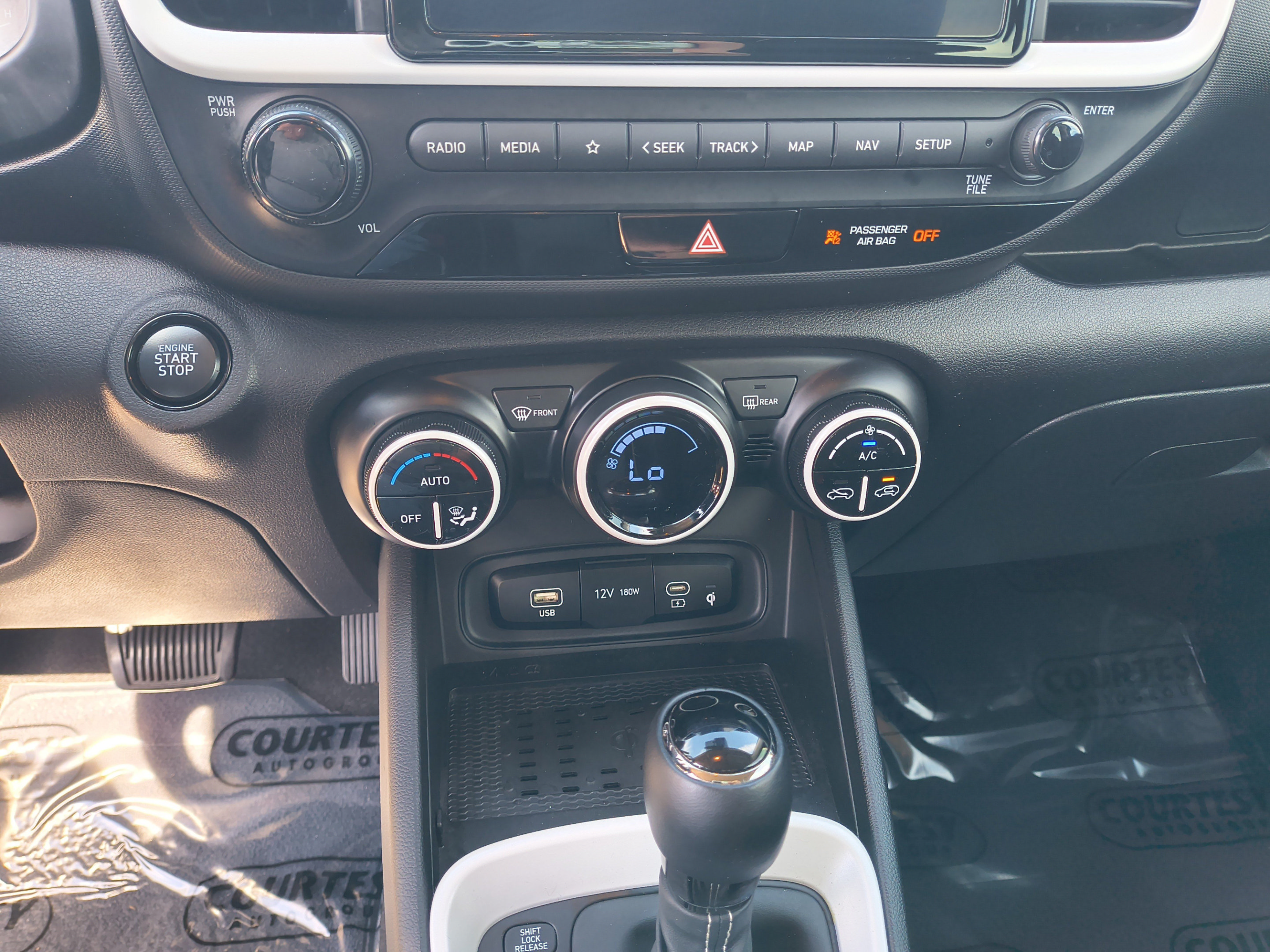 Certified 2024 Hyundai Venue Limited FWD image 24