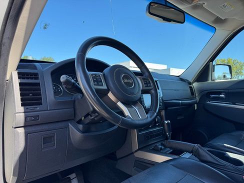 Used 2012 Jeep Liberty Limited Jet w/ Comfort/Convenience Group image 14