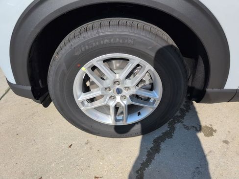 New 2026 Ford Explorer Active image 16