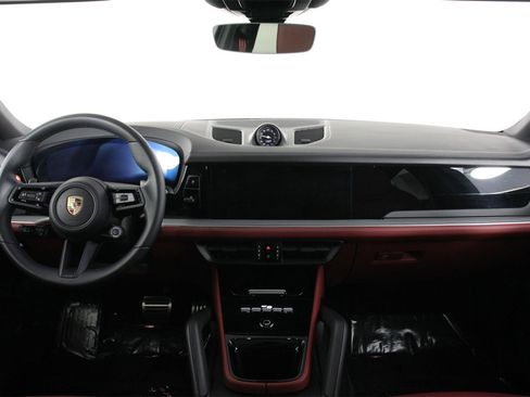 Used 2025 Porsche Cayenne S image 11