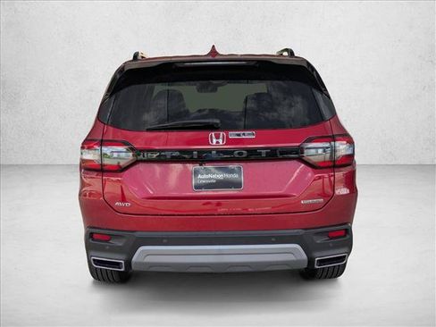 Certified 2025 Honda Pilot Touring image 8