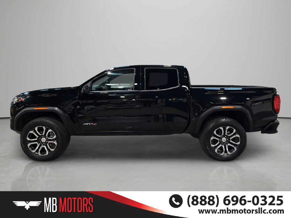 Used 2024 GMC Canyon AT4 w/ AT4 Premium Package AWD/4WD image 2