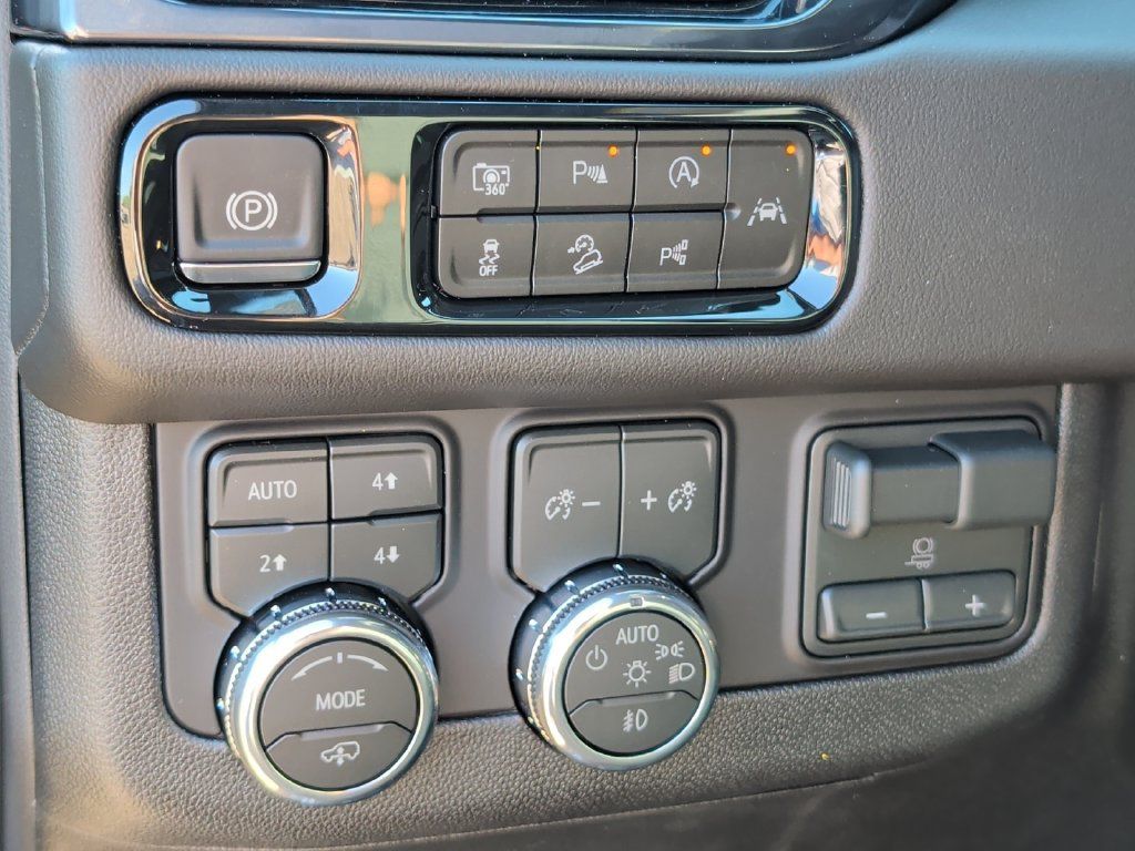 New 2026 GMC Yukon XL AT4 w/ AT4 Premium Plus Package AWD/4WD image 19