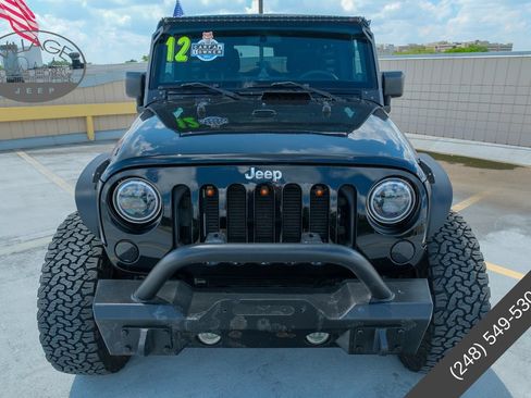 Used 2012 Jeep Wrangler Unlimited Sahara AWD/4WD image 10
