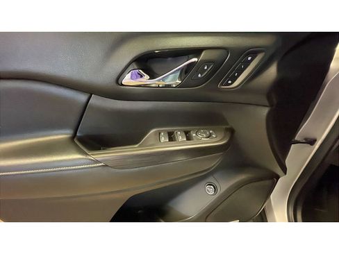 Used 2018 GMC Acadia SLT image 10