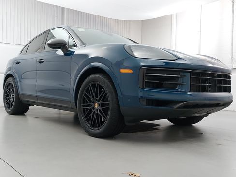 Certified 2025 Porsche Cayenne Coupe AWD/4WD image 9